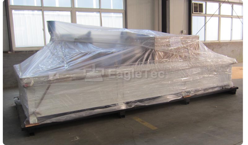 cnc wood router 2040 tightly wrapped by plastic film and fixed on steel pallet - photo