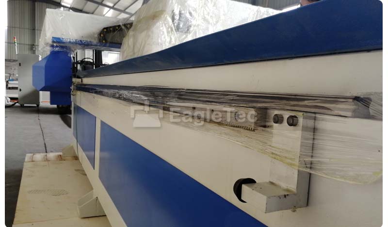 EagleTec 4x8 cnc router rack and rail are tightly covered by plastic wrap – photo 