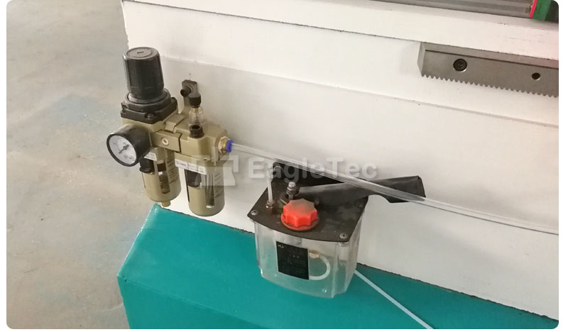 central lubricator and water-oil separator on cnc wood turning machine - photo