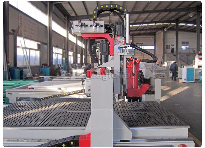 Z axis construction and gantry part of cnc router with atc - photo
