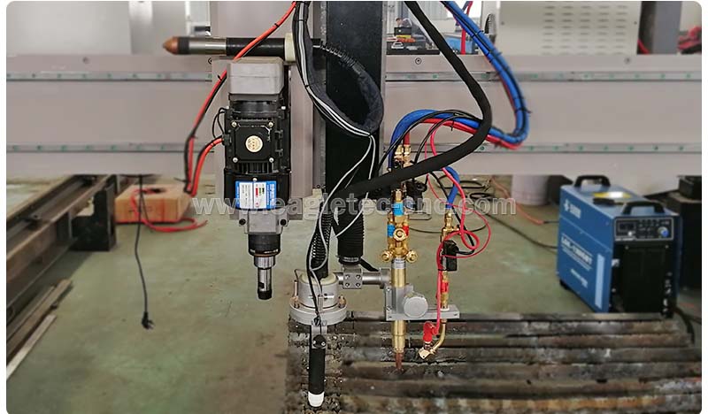 gantry cnc plasma cutter with plasma flame and drill unit