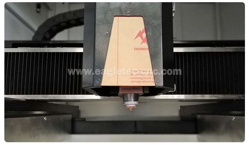 fiber laser cutting machine head with nozzle