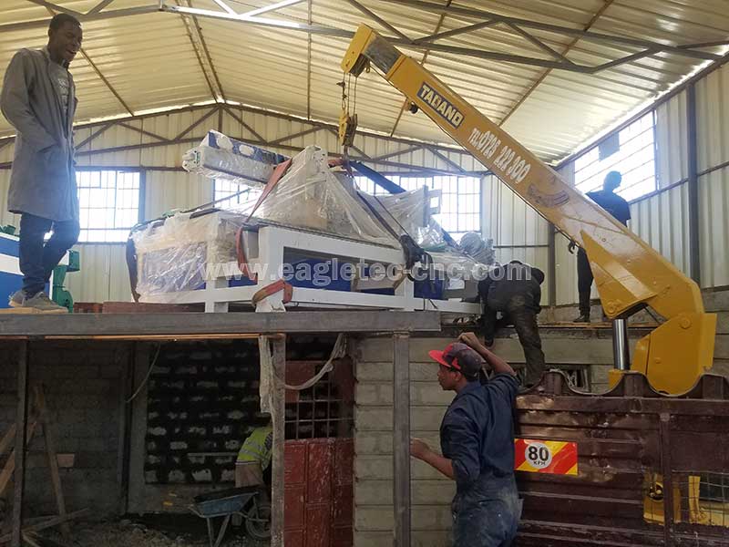 customer unload the machine in his plant by crane