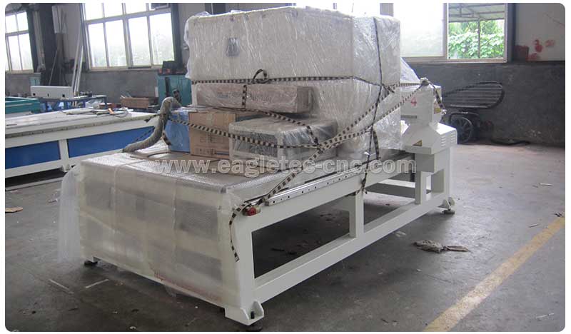 woodworking 4 axis cnc router machine and all accessories is tightly wrapped with wrapping materials