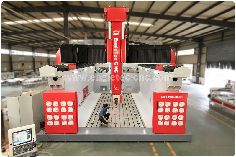 5 axis cnc router machine with the guarding of the operating area