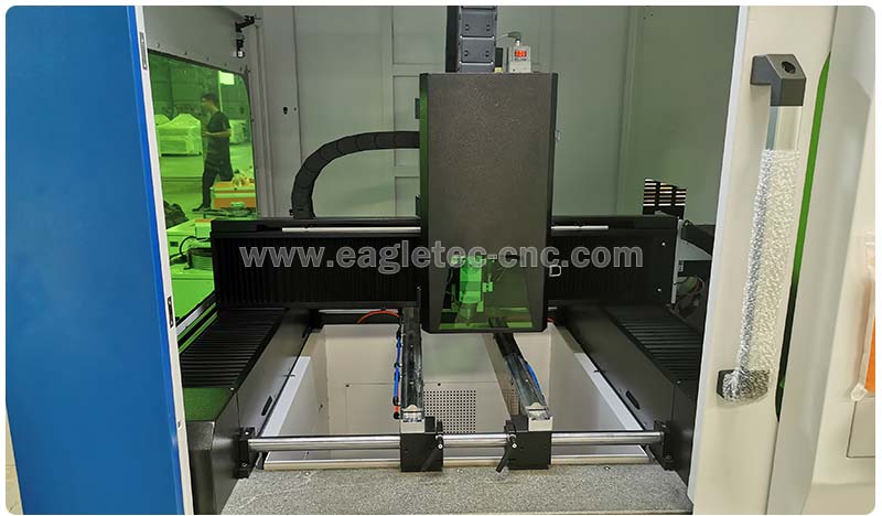 Small Metal Laser Cutting Machine with Fiber Laser Source