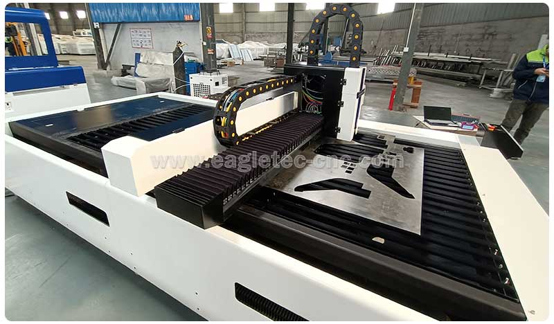 black anti-dust cloth is installed on the three motion axes of fiber co2 laser cutting machine