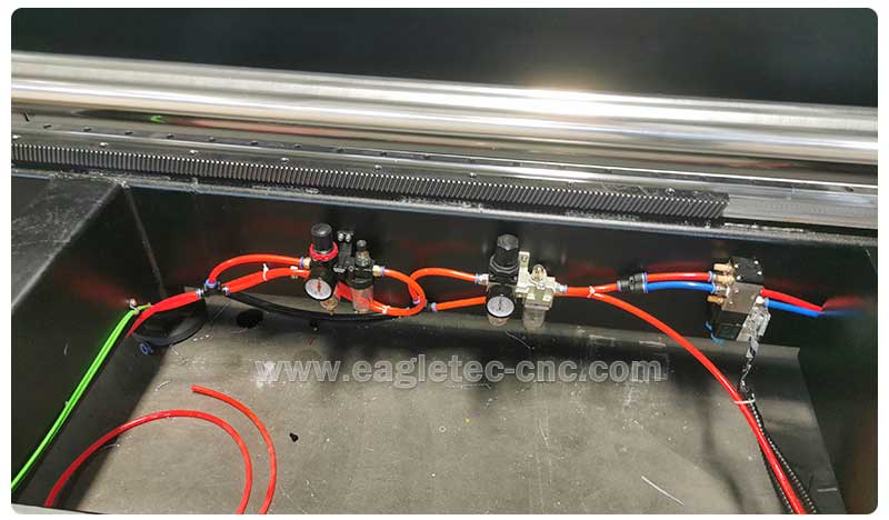 air hoses neatly installed on the rotary of the fiber laser cutting machine