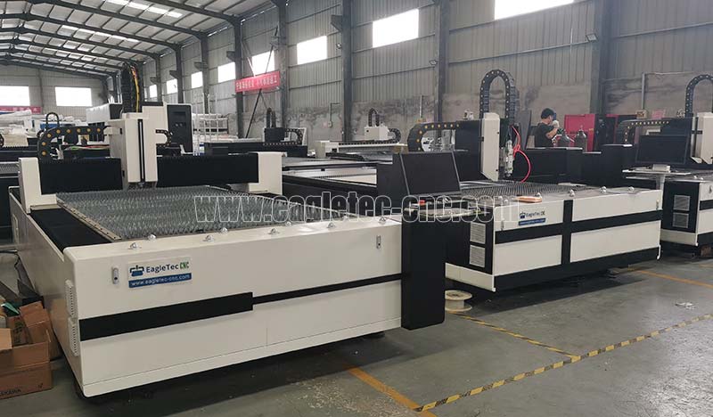 fiber laser cutter with 1kw laser source