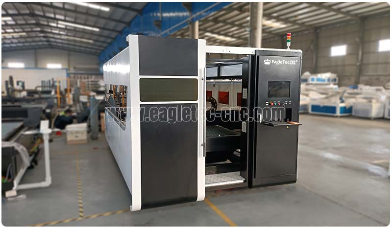 fiber laser cutting machine with full protective cover