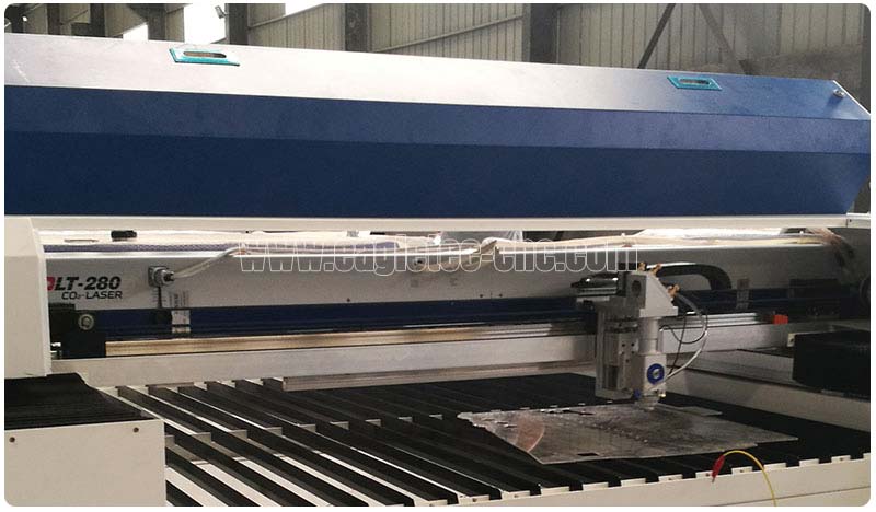 co2 laser metal cutting head with follow-up motion controller