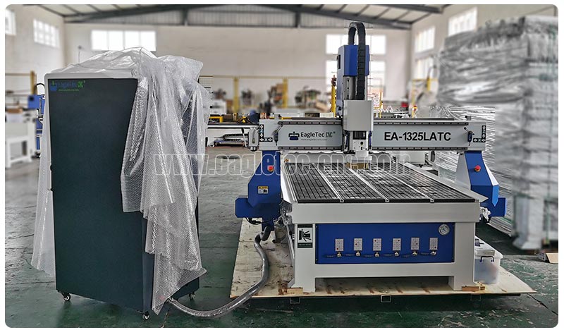 cnc router with linear tool magazine is under packing process