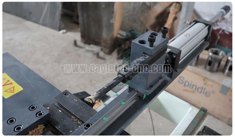 woodturning lathe with internal cutting/drilling tool