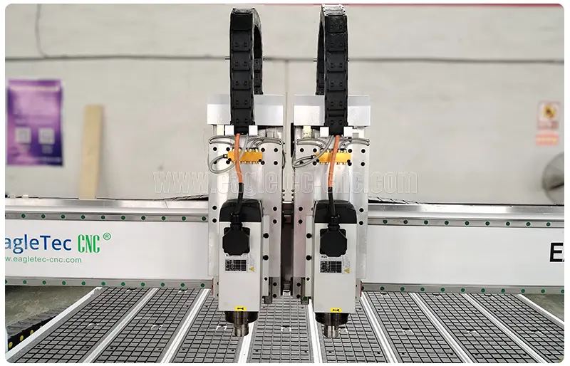 two independent heads on the gantry of the woodworking cnc machine