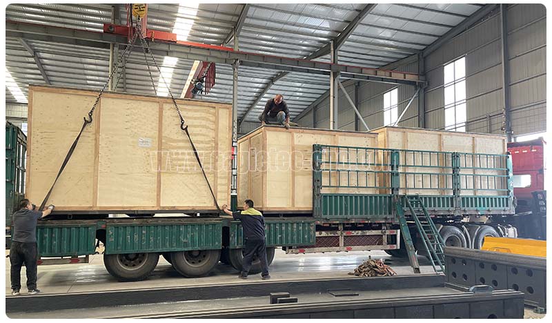milling machine CNC being loaded onto a truck