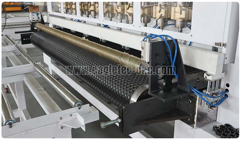 pneumatic rollers on the slatwall machine