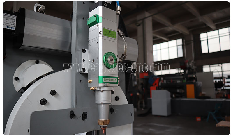 laser cutting head on cheap tube cutting laser machine