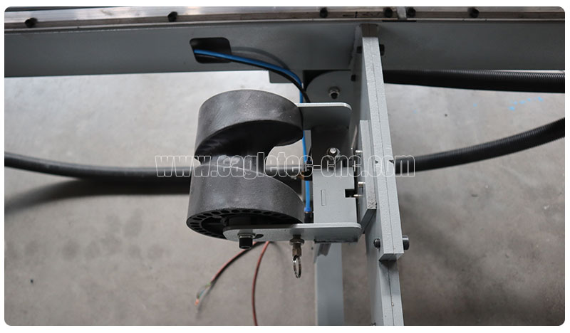 pneumatic roller support for portable laser tube cutter