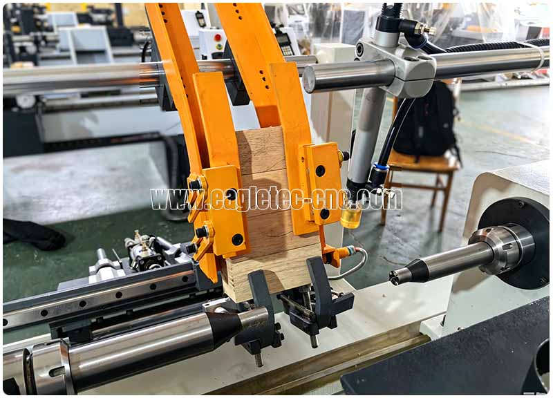 Automatic loading and center-supported workholding on the ET-7020 CNC wood lathe Automatic loading and center-supported workholding on the ET-7020 CNC wood lathe