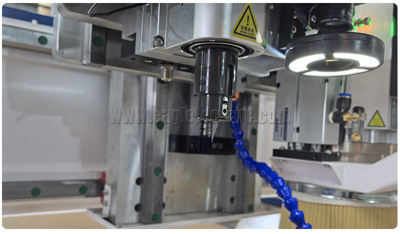 Oscillating knife head and CCD camera on an ATC CNC router Oscillating knife head and CCD camera on an ATC CNC router