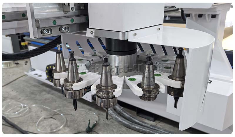 Carousel tool magazine of an ATC CNC router with multiple router bits Carousel tool magazine of an ATC CNC router with multiple router bits