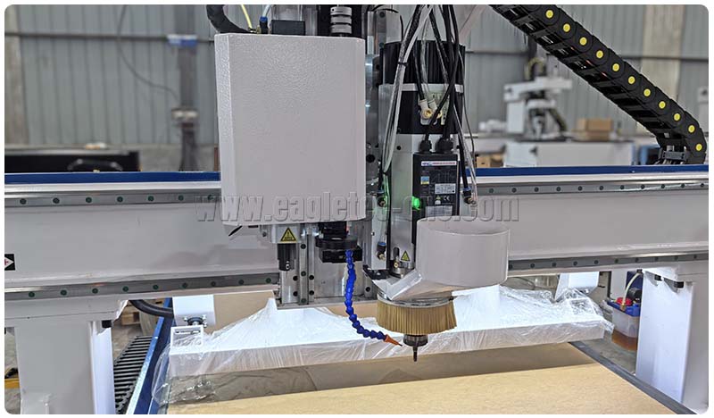9kw spindle and oscillating knife head with CCD on an ATC CNC router 9kw spindle and oscillating knife head with CCD on an ATC CNC router